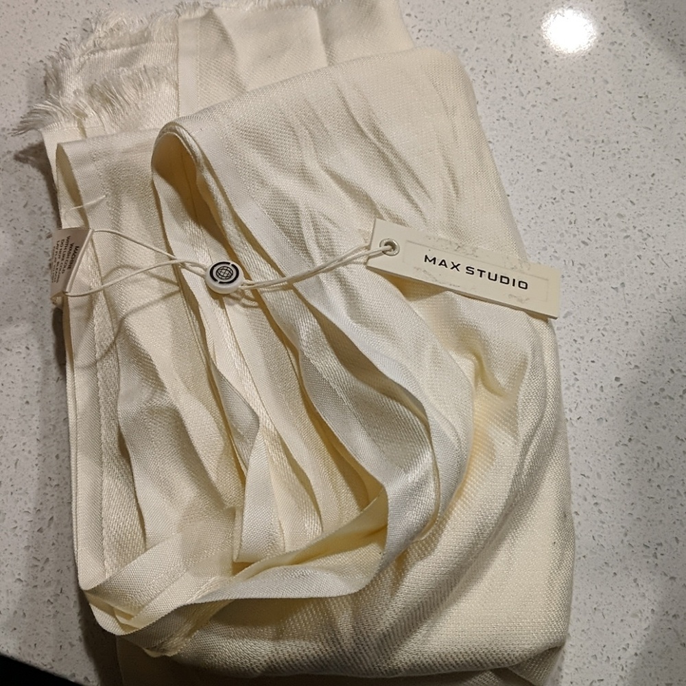 Mad Studio Cream Scarf